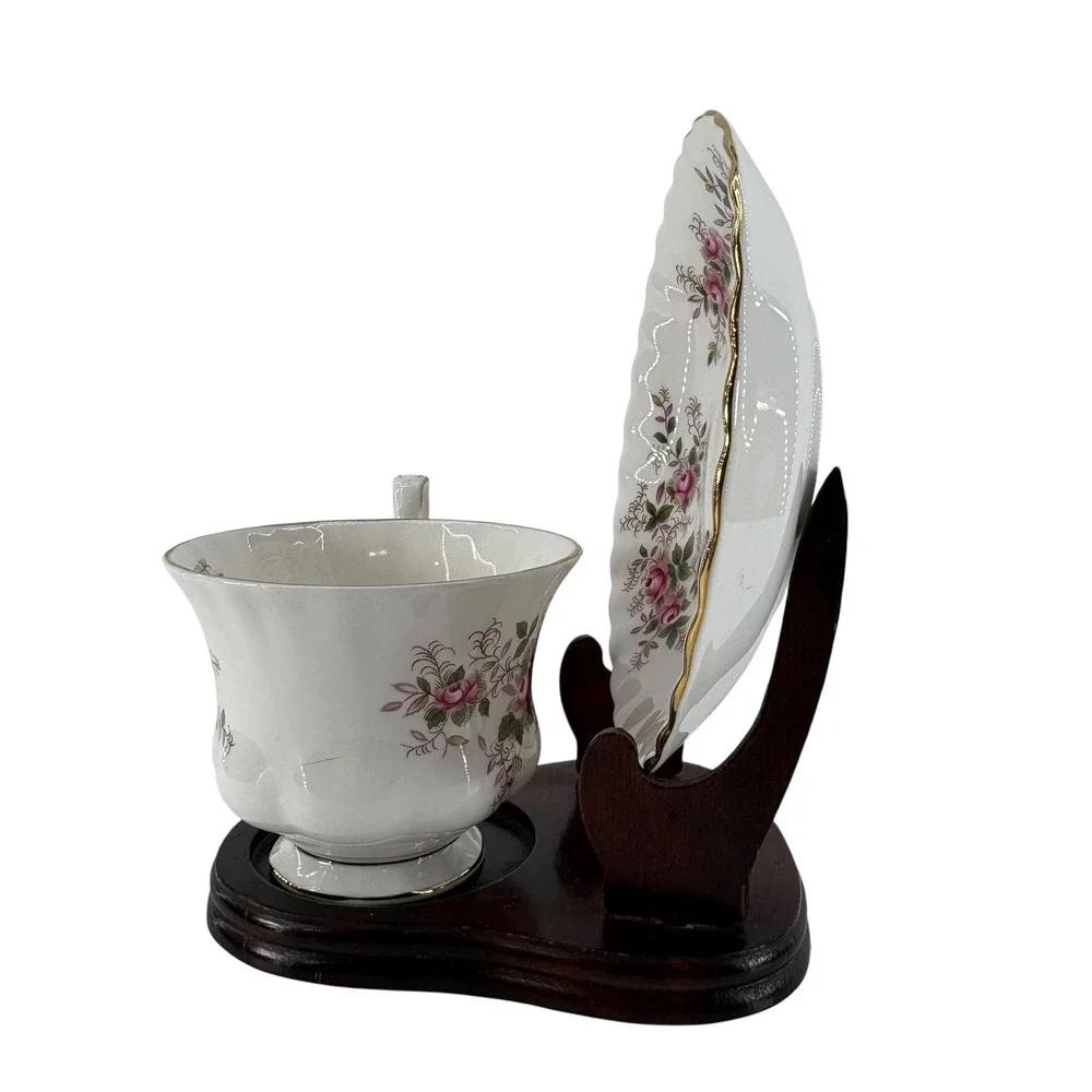 Royal Albert Lavender Rose Teacup and Saucer Bone China England Floral Gold Trim